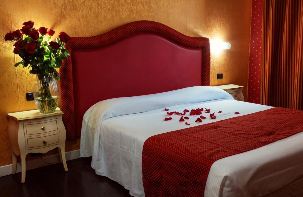Hotel - Motel Flower Gropello Cairoli Exteriör bild