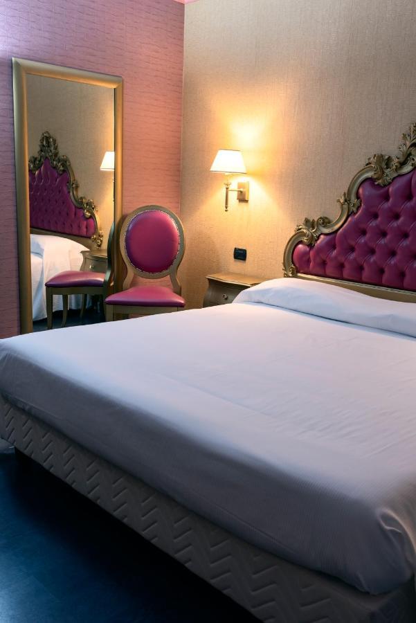 Hotel - Motel Flower Gropello Cairoli Exteriör bild