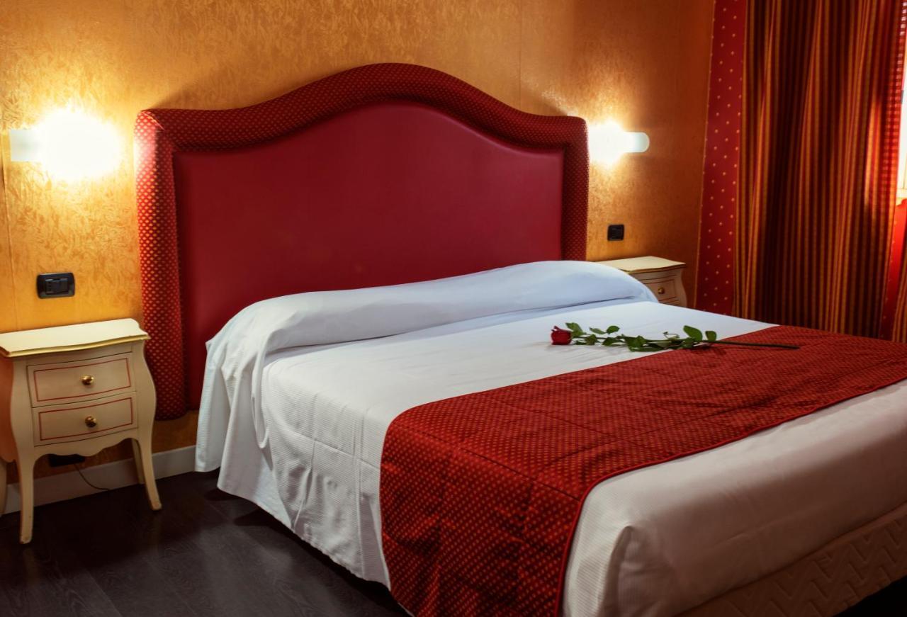 Hotel - Motel Flower Gropello Cairoli Exteriör bild