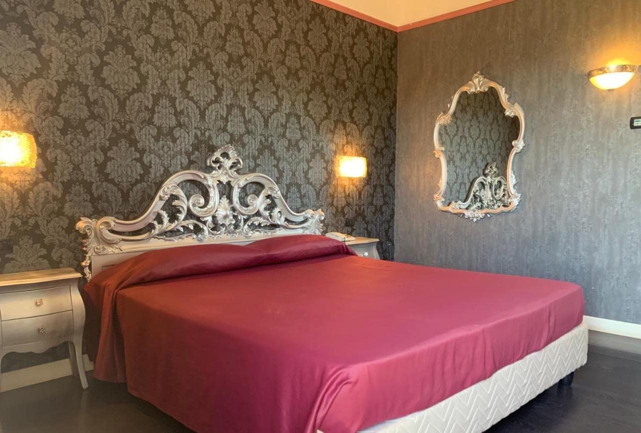 Hotel - Motel Flower Gropello Cairoli Exteriör bild